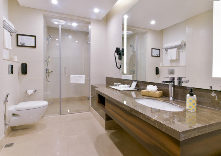 Bathroom, Lemon Tree Hotel Alwar, Alwar