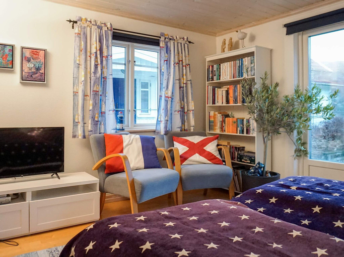 Bedroom 2, 3 Person Holiday Home in Hunnebostrand, Sotenäs