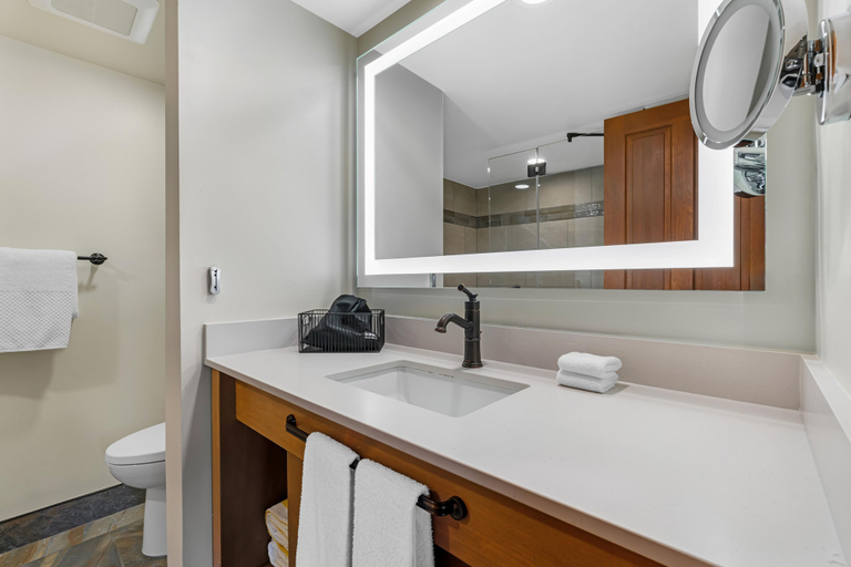 Bathroom 3, Hilton Grand Vacations Club Whistler, Squamish-Lillooet