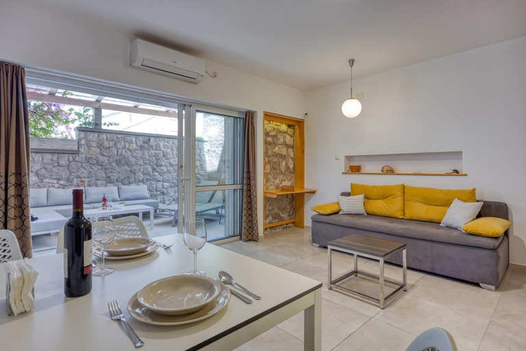 Others 1, Bougainvillea Old Town Apartment /w Terrace - Happy Rentals, Mali Lošinj
