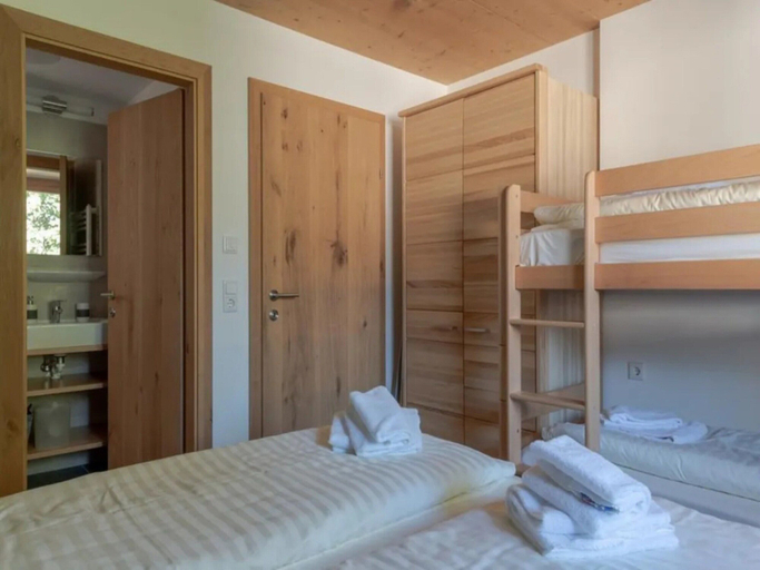 Others 3, Family Chalet Near Wildkogel Ski Slopes With Sauna, Zell am See