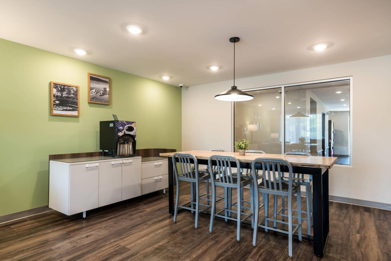 Public Area 2, WoodSpring Suites Greensboro - High Point North, Guilford
