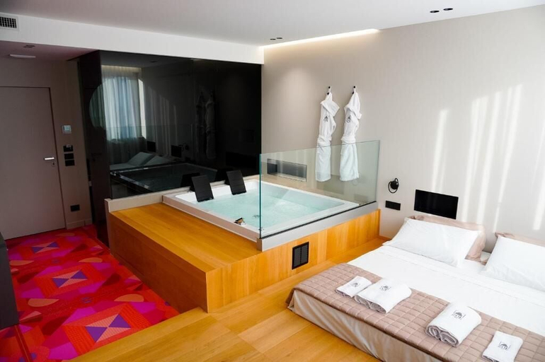 Others 3, Zoe luxury suites, Catania