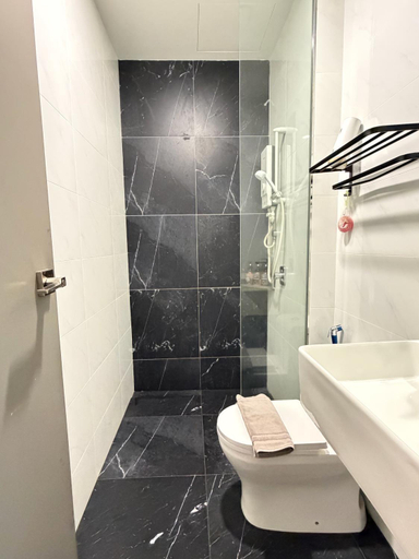 Bathroom 4, Beacon Executive Suite Penang, Penang Island