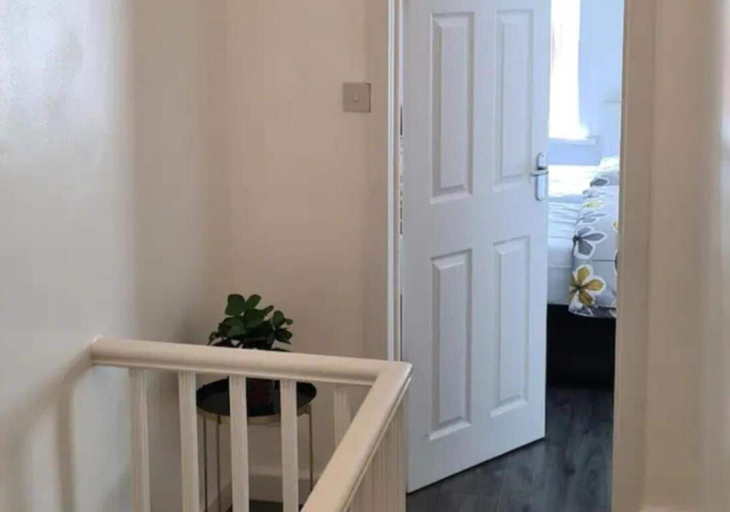 Others 2, Salford - House - Sleeps 4 - Parking, Salford
