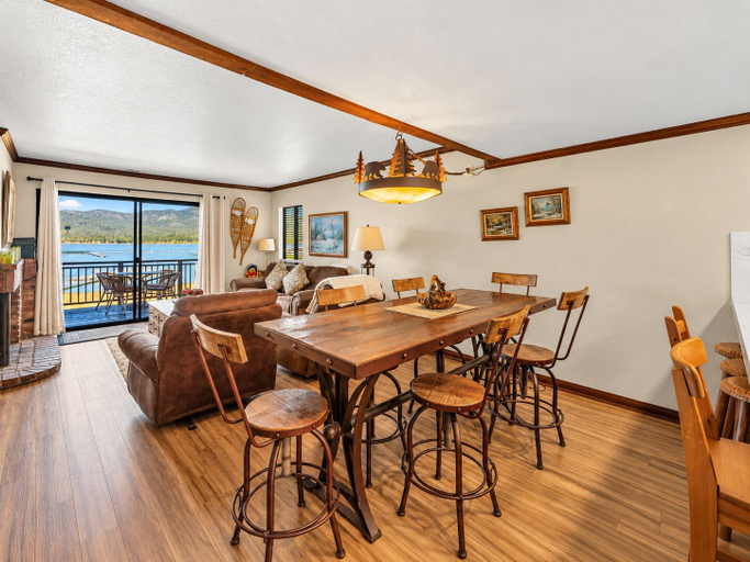 Food & Drinks, Shores Lakefront Condo, San Bernardino