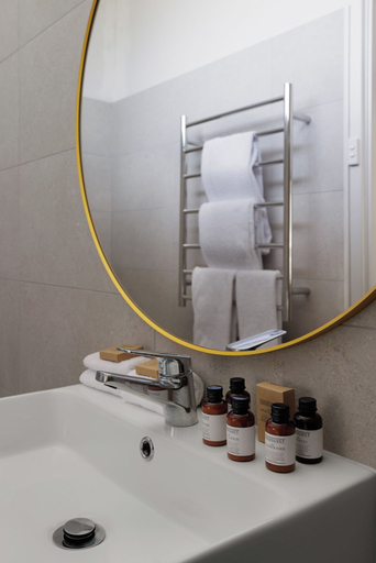 Bathroom 4, South Pacific Palms Motor Inn, Great Lakes