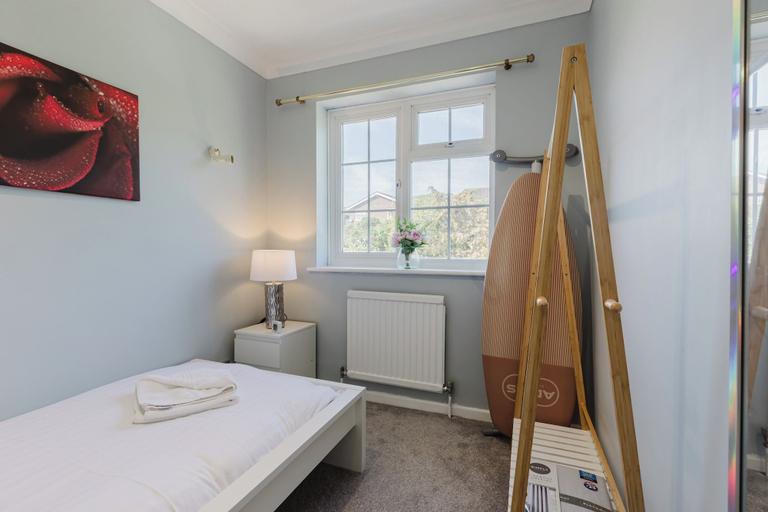Others 4, Luxury 4BR Oasis - 1Gbps WiFi & Parking, Hertfordshire