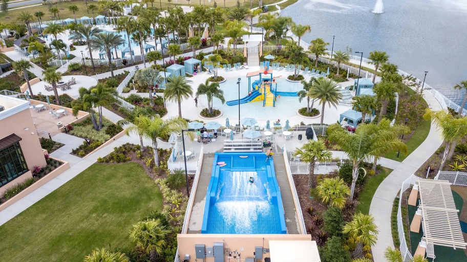 Others 2, Magical 9BR Retreat w/ Pool & Game Rooms, Osceola