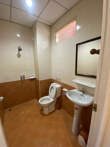 Bathroom, BanTo Guesthouse, Mueang Krabi