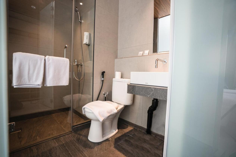 Bathroom, Conjioo Hotel Jakarta Managed by MHM, Tangerang