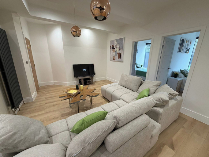 Others 4, 2 Bed - Sleeps 5 - Garden - Hot-tub, London