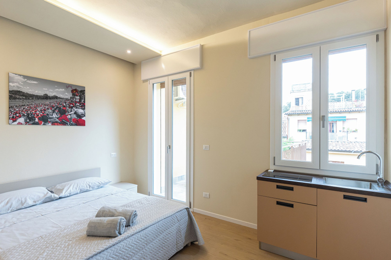 Others 5, Imola Rooms, Bologna