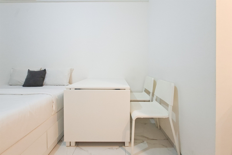 Others 2, Bright And Warm Studio Room At Apartment Sky House Bsd, Tangerang Selatan