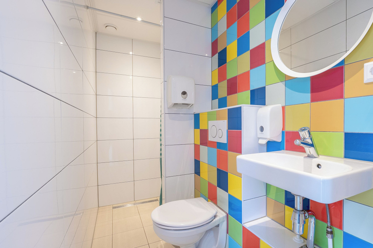 Bathroom 5, Hans Brinker Hostel Amsterdam, Amsterdam