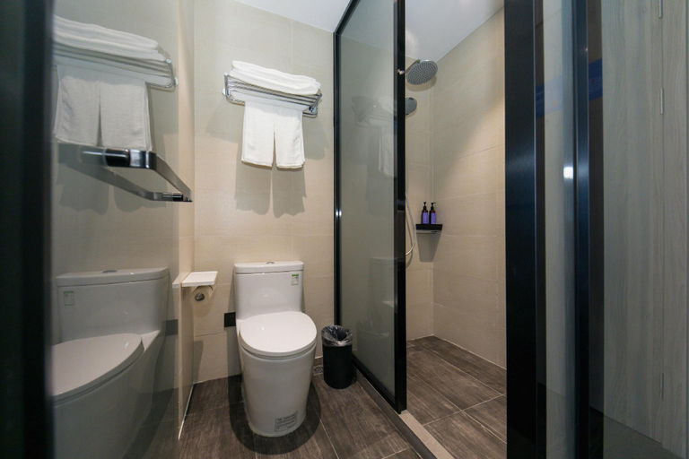 Bathroom 5, Hanting Hotel (Shanghai Jiangsu Road), Shanghai