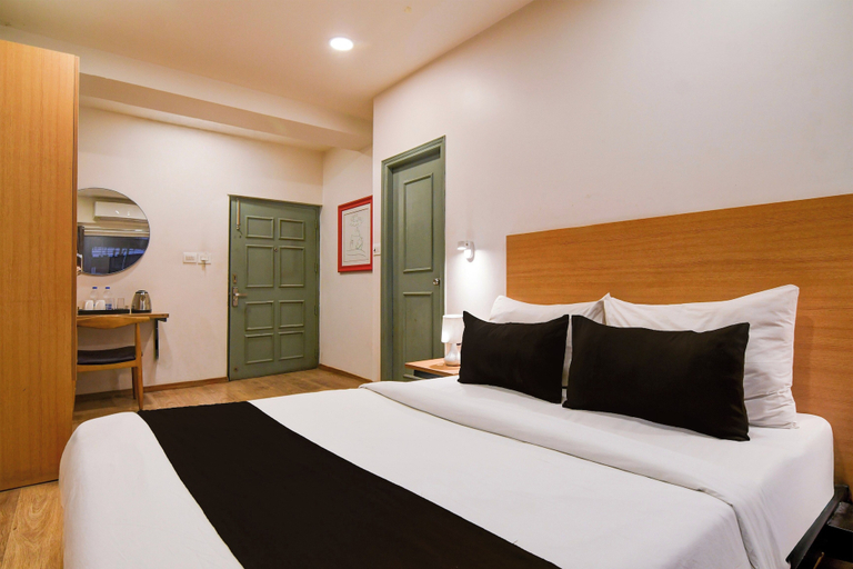 Others 5, Townhouse VIP Road, North 24 Parganas
