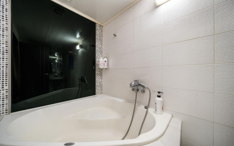 Bathroom 5, Seoul National University Chereville, Gwanak