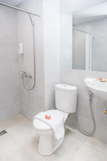 Bathroom, Simongan 101 Hotels, Semarang