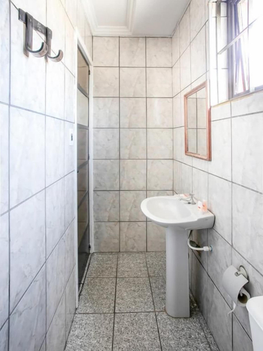Bathroom 4, Hotel Tiquatira, São Paulo