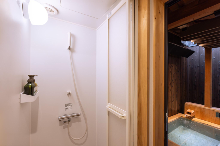 Bathroom 3, Rinn Rokujo Machiya, Kyoto