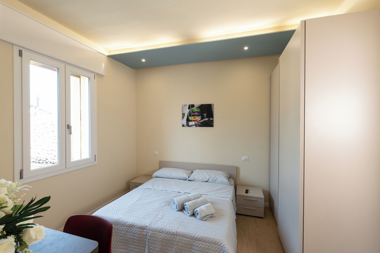 Others 2, Imola Rooms, Bologna