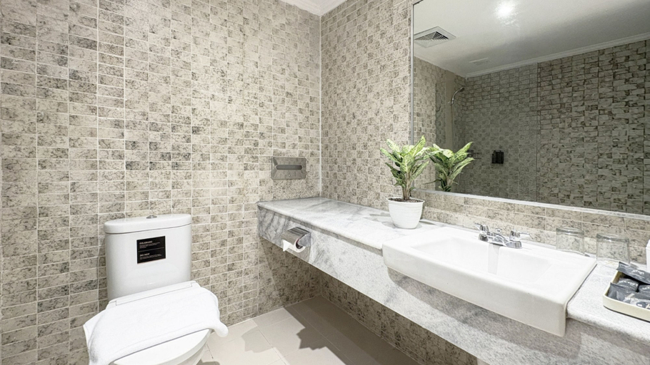 Bathroom 4, Horison Ultima Sandjaja Palembang, Palembang