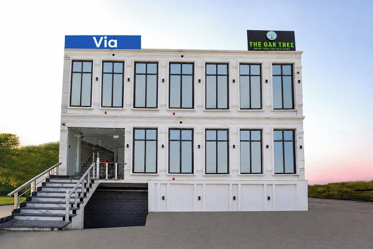 Exterior & Views