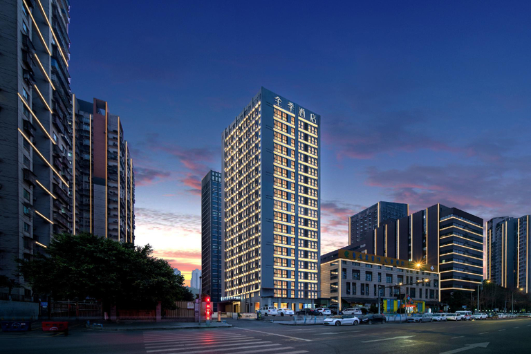 Exterior & Views