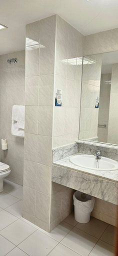 Bathroom 4, HOTEL REY SANCHO RAMIREZ SOMONTANO SL, Huesca
