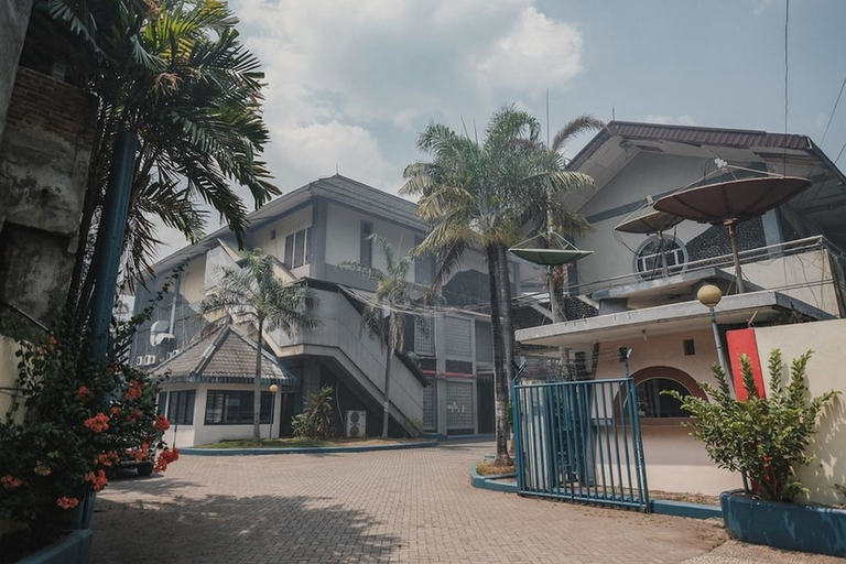 Exterior & Views 2, RedDoorz Plus near Pelabuhan Merak, Cilegon