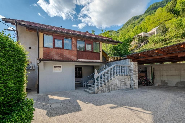 Others 5, Apartment Lev with Terrace & 2Bedrooms, Tolmin