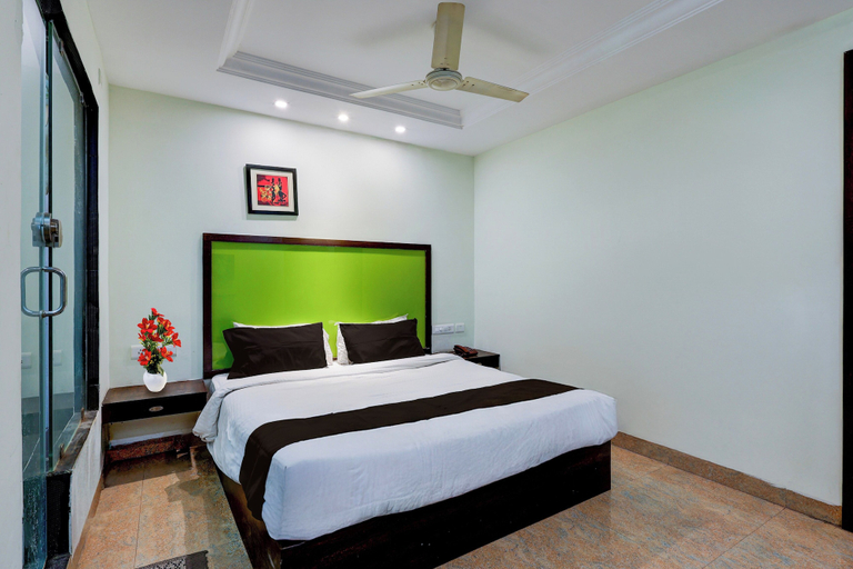 Others 2, OYO Townhouse Benz Circle MG Road, Krishna