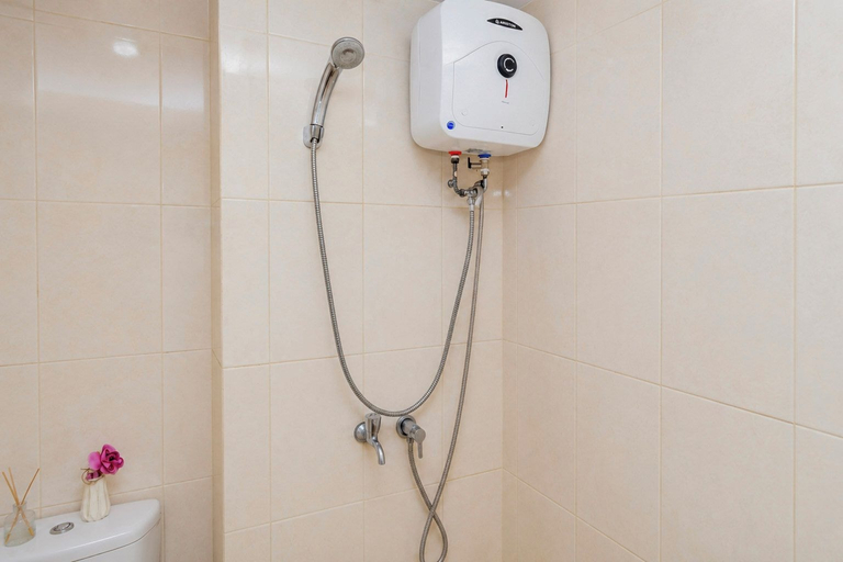Bathroom 5, Modern Sleek Studio At Apartment Springlake Summarecon Bekasi, Bekasi