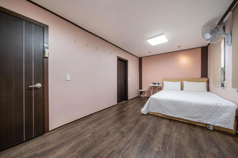 Bedroom 3, Seoul National University Chereville, Gwanak