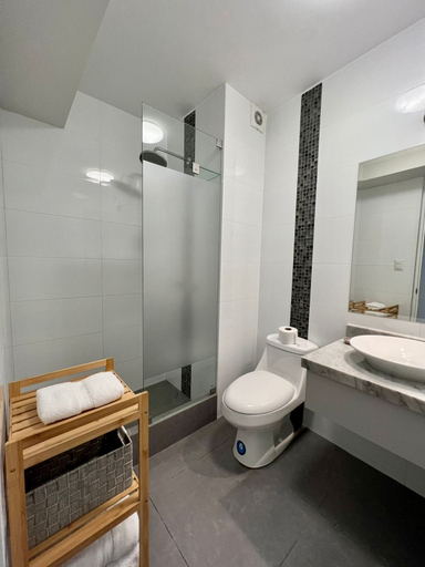 Others 2, Walk to Larcomar | Peaceful 7th Floor Flat • AC, Lima