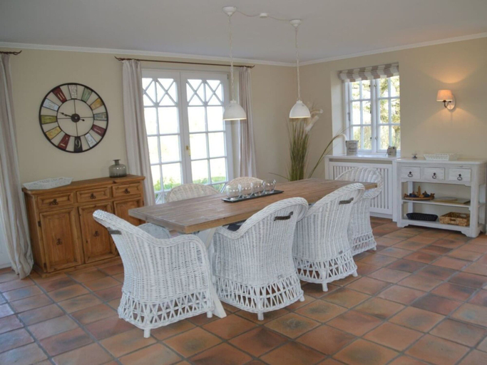 Others 5, Holiday Home in Dunsum With Terrace, Nordfriesland