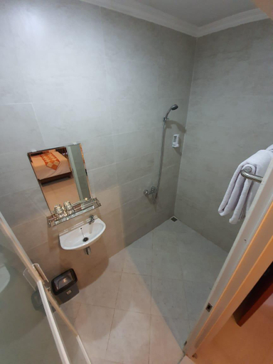Bathroom, Luvido Residence, Semarang