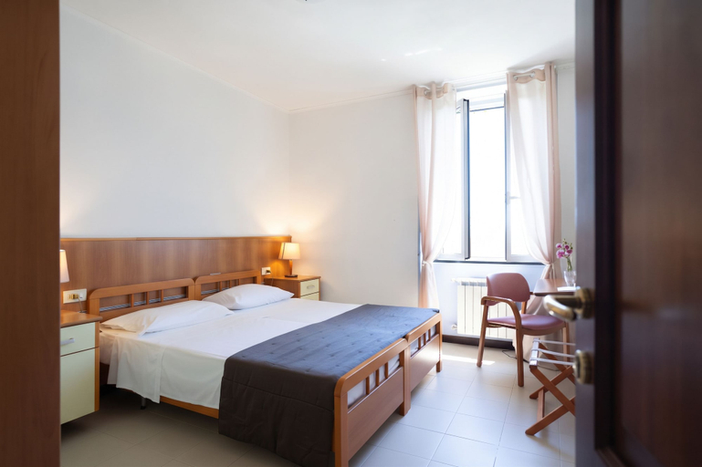 Bedroom 5, Hotel Montallegro, Genova