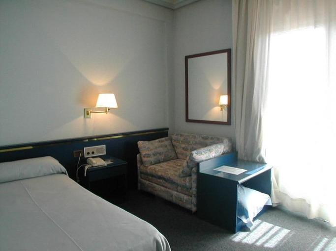 Bedroom 3, HOTEL REY SANCHO RAMIREZ SOMONTANO SL, Huesca