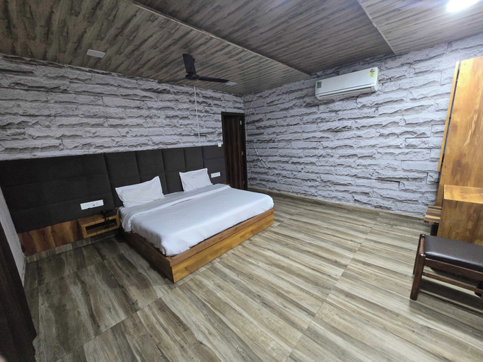Bedroom 4, Hotel O Royal Palace, Amritsar