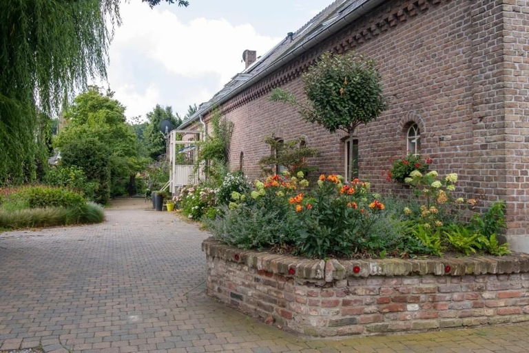 Exterior & Views 2, B&B Reveille, Kleve