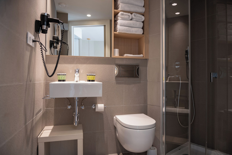 Bathroom 4, MH Apartments Plaza Europa, Barcelona