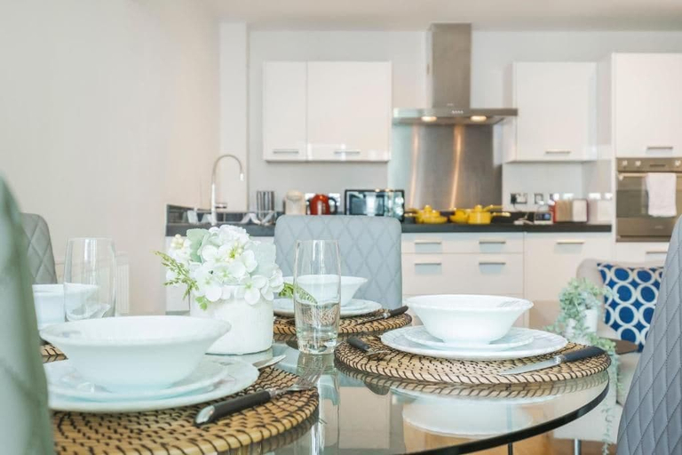 Others 5, Battersea River View Apartment, London