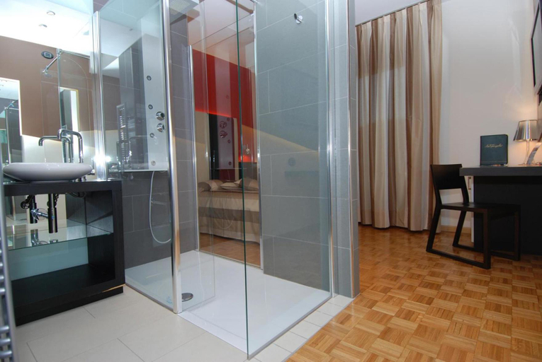 Bathroom 3, Hotel La Pergola, Verona