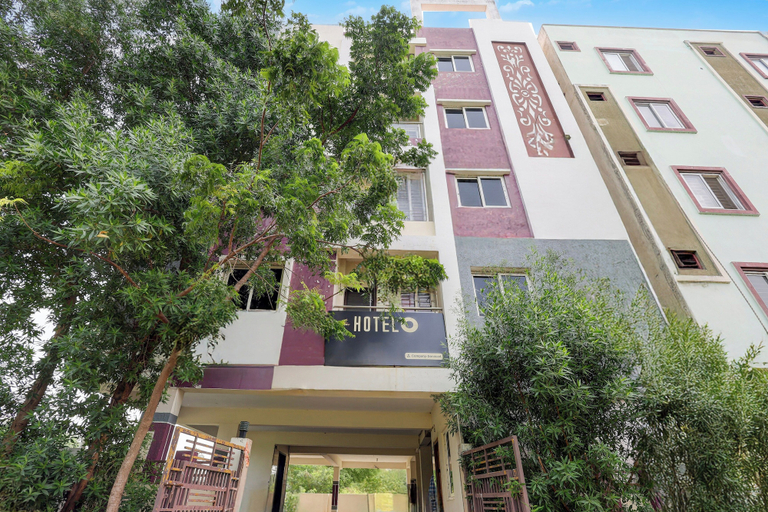 Others 2, Hotel O Enikepadu, Krishna