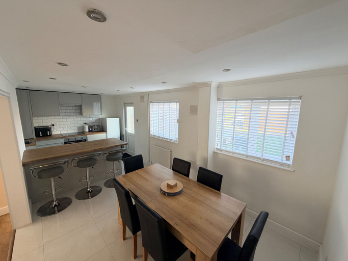 Others 2, House Sleeps 5 With Enclosed Garden, Northamptonshire