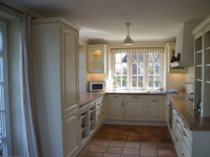 Others 2, Holiday Home in Dunsum With Terrace, Nordfriesland