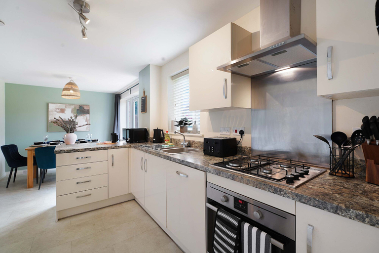 Others 4, Modern 4BR Stay Driveway Parking By Stay With Us, Redcar and Cleveland
