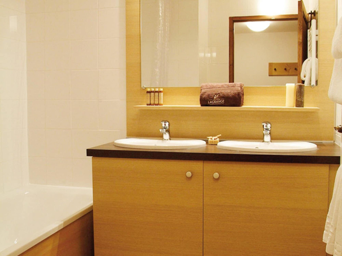 Others 2, Stylish Studio for 2 in Auvergne, Savoie
